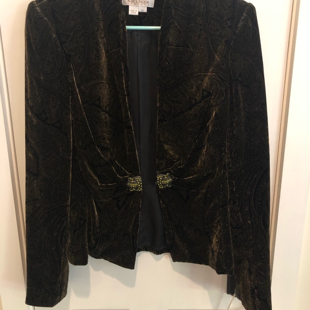 Kay Unger Black Velvet Paisley Evening Blazer with Jeweled Clasp